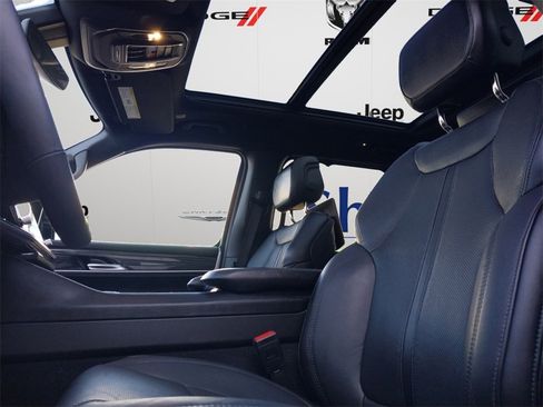 Used 2022 Jeep Wagoneer Series III w/ Premium Group I image 7