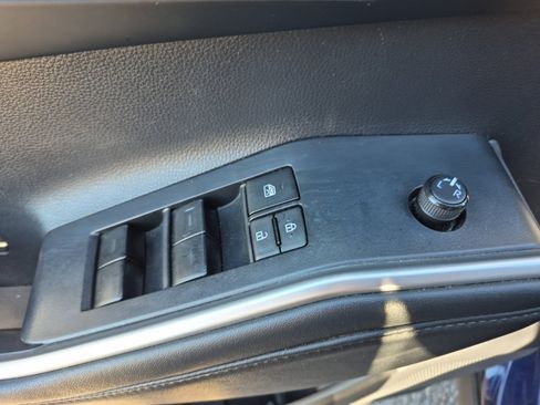 Used 2023 Toyota Highlander XLE AWD/4WD image 15