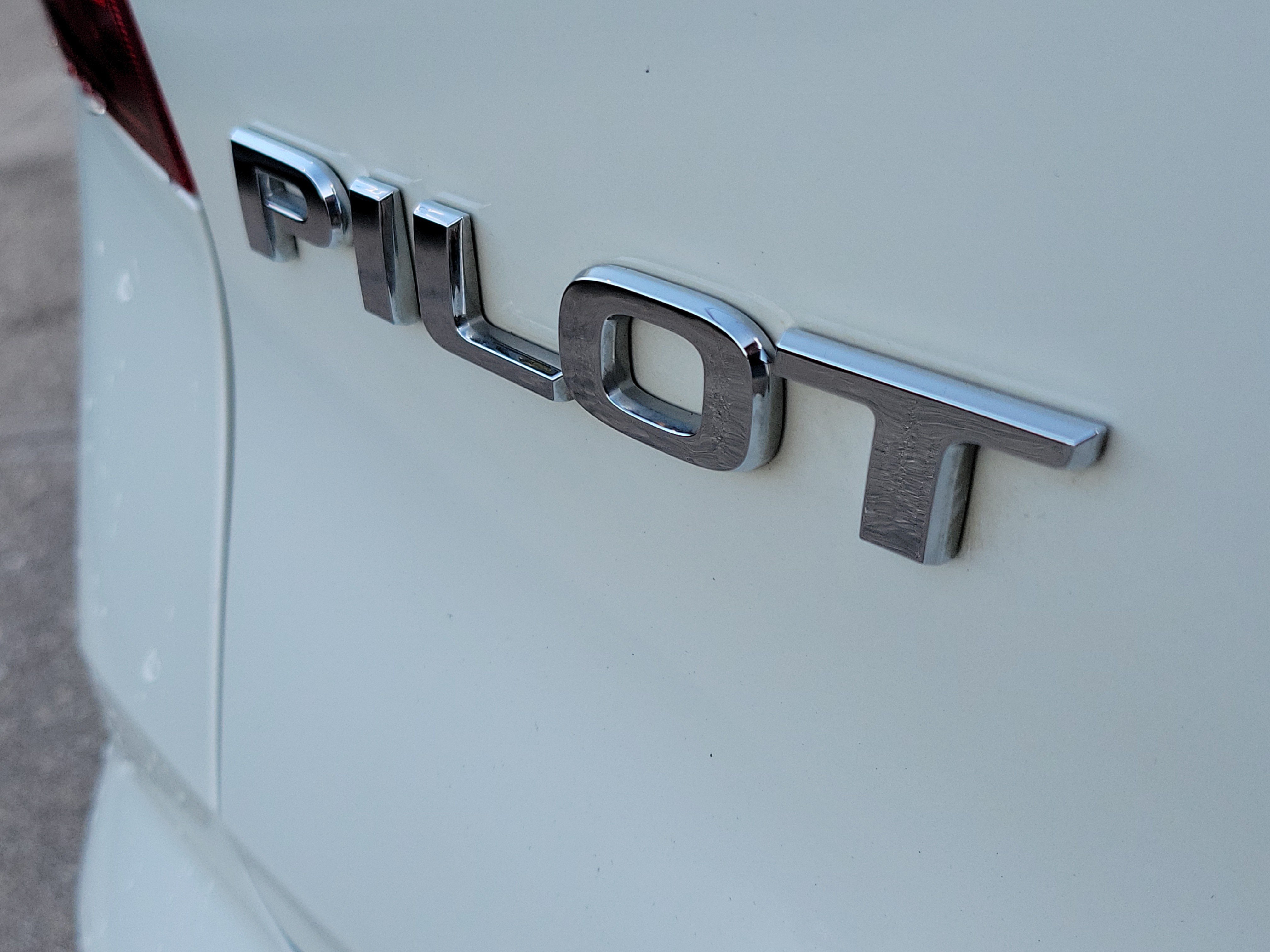 Used 2018 Honda Pilot Touring image 9