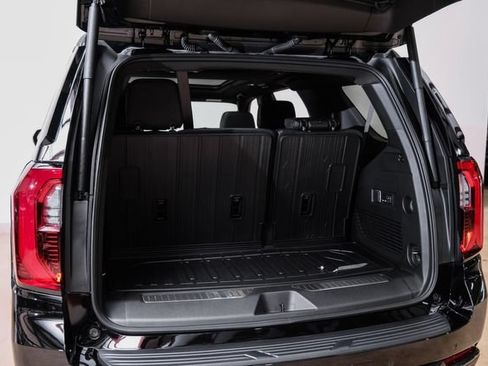 Used 2026 GMC Yukon Denali w/ Sun & Power Step Package AWD/4WD image 39