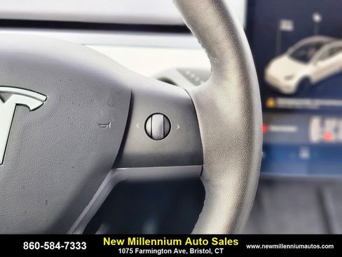 Used 2021 Tesla Model Y Long Range image 23