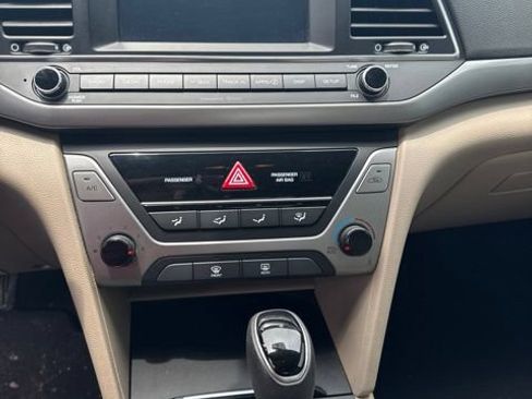 Used 2017 Hyundai Elantra SE FWD image 10