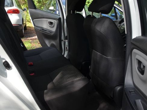 Used 2017 Toyota Yaris L FWD image 7