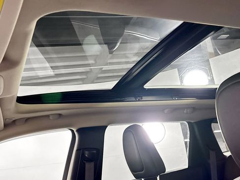 Used 2018 Jeep Cherokee Limited w/ Luxury Group image 19