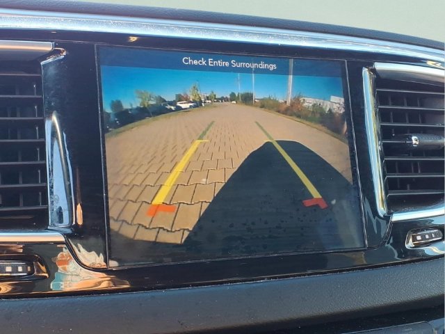 Used 2019 Chrysler Pacifica Touring Plus w/ S Appearance Package FWD image 6