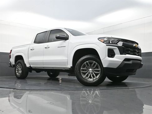 Used 2024 Chevrolet Colorado LT w/ LT Convenience Package image 23