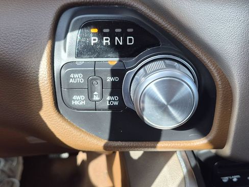 Used 2019 RAM 1500 Laramie AWD/4WD image 25