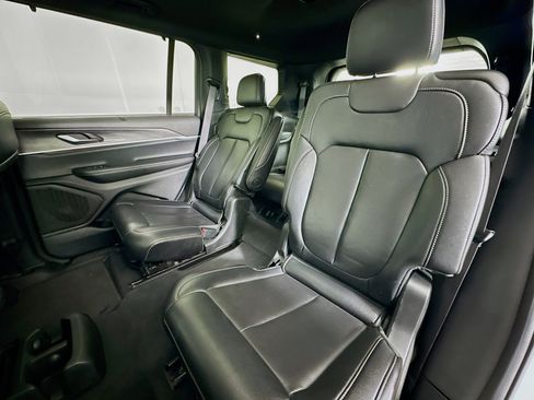 Used 2024 Jeep Grand Cherokee L Limited w/ Luxury Tech Group II image 29