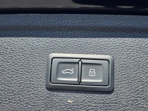 Used 2021 Audi Q5 e Premium w/ Convenience Package AWD/4WD image 33