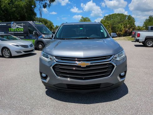 Used 2021 Chevrolet Traverse LT w/ LT Premium Package FWD image 2
