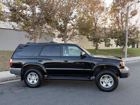 Used 2002 Toyota 4Runner SR5 w/ Leather Trim Pkg AWD/4WD image 2