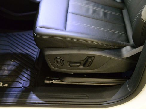 Used 2025 Audi Q4 e-tron Prestige w/ Black Optic Package image 25