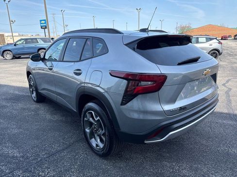 Used 2026 Chevrolet Trax LT w/ Driver Confidence Package FWD image 5