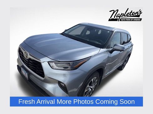 Used 2022 Toyota Highlander XLE AWD/4WD image 1