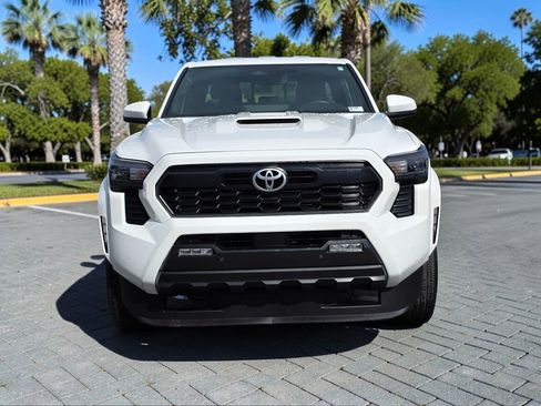 Used 2024 Toyota Tacoma TRD Sport w/ TRD Sport Upgrade Package image 3