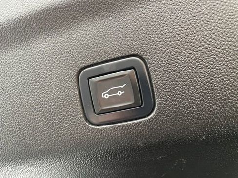 Used 2022 Chevrolet Tahoe LT w/ LT Signature Package image 10