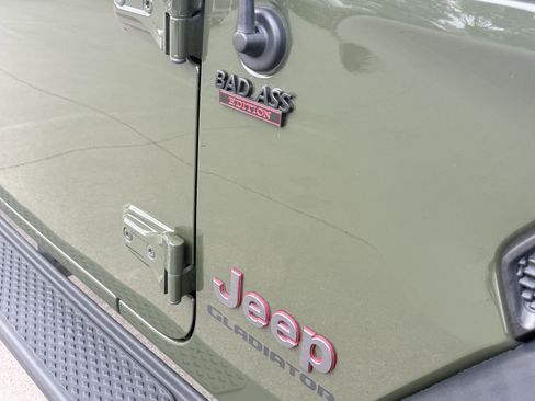 Used 2021 Jeep Gladiator Rubicon w/ Cold Weather Group image 7