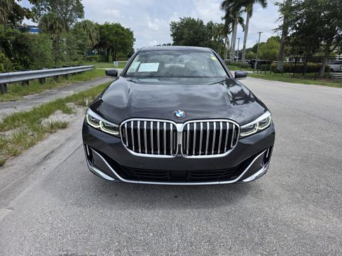 Used 2021 BMW 740i RWD image 8
