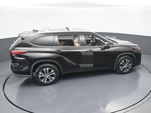 Used 2022 Toyota Highlander XLE FWD image 52