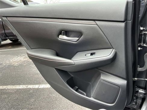 Used 2022 Nissan Sentra SR w/ Lighting Package image 17