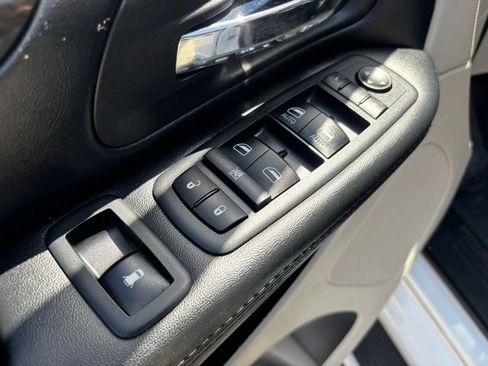 Used 2019 Dodge Grand Caravan SE w/ UConnect Hands-Free Group FWD image 44