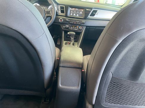 Used 2017 Kia Niro LX image 32