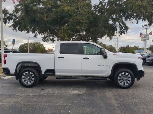 Used 2025 Chevrolet Silverado 2500 Custom w/ Custom Value Package image 3