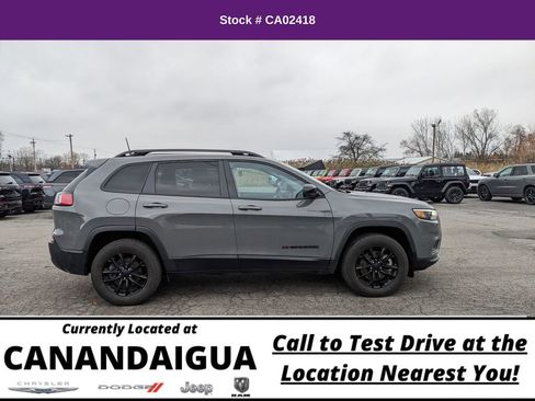 Used 2023 Jeep Cherokee Altitude Lux image 4