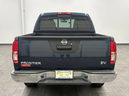 Used 2015 Nissan Frontier SV RWD image 3