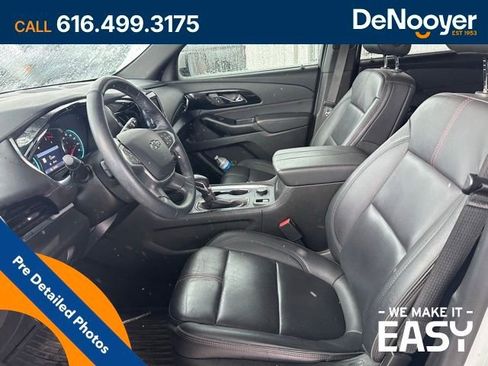 Used 2023 Chevrolet Traverse RS image 11