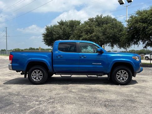 Used 2017 Toyota Tacoma SR5 w/ Tow Package AWD/4WD image 4