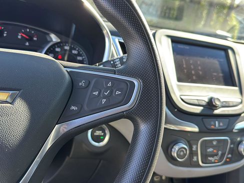 Used 2022 Chevrolet Equinox LT w/ LPO, Floor Liner Package image 19