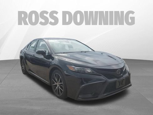 Used 2022 Toyota Camry SE FWD image 3