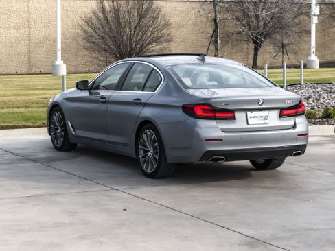 Used 2023 BMW 530i xDrive w/ Premium Package image 5