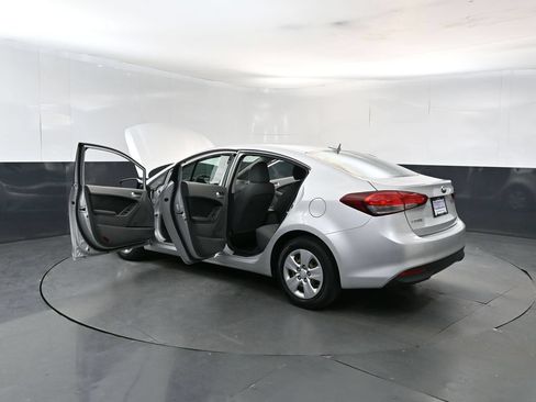 Used 2017 Kia Forte LX FWD image 28