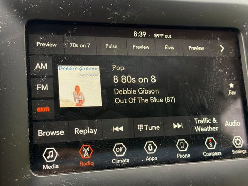Used 2019 Jeep Cherokee Latitude Plus FWD image 17