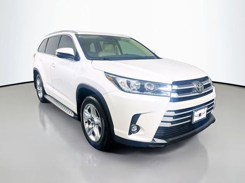 Used 2019 Toyota Highlander Limited FWD image 3