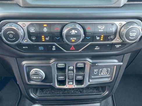 Used 2022 Jeep Wrangler Unlimited Sahara w/ Cold Weather Group AWD/4WD image 27