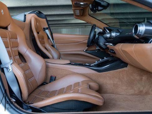 Used 2022 Ferrari 812 GTS image 15