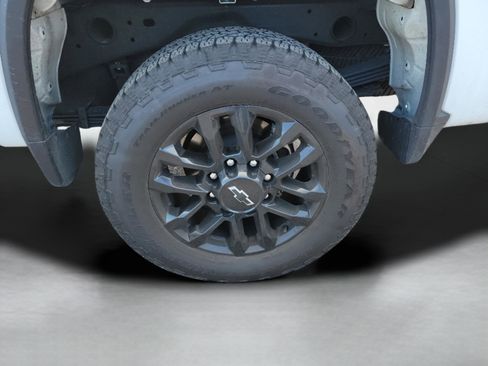 Used 2025 Chevrolet Silverado 2500 Custom w/ Custom Convenience Package image 8