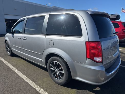 Used 2016 Dodge Grand Caravan R/T image 3