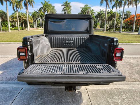 Used 2020 Jeep Gladiator Rubicon AWD/4WD image 13