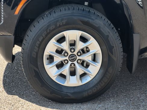 Certified 2024 Nissan Frontier SV w/ Technology Package AWD/4WD image 8
