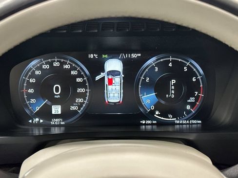 Used 2017 Volvo XC90 T6 Momentum w/ Vision Package AWD/4WD image 31