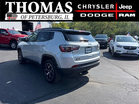 Used 2025 Jeep Compass Limited w/ Sun & Sound Group AWD/4WD image 5