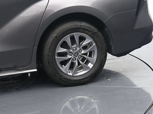 Used 2022 Toyota Sienna LE w/ LE Plus Package FWD image 13