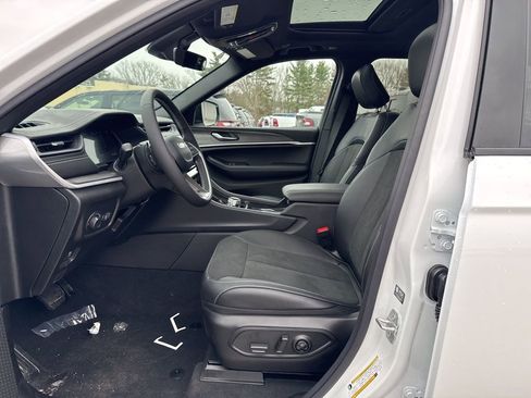 New 2026 Jeep Grand Cherokee Altitude AWD/4WD image 18