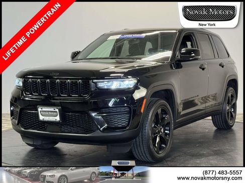 Used 2023 Jeep Grand Cherokee Altitude AWD/4WD image 4