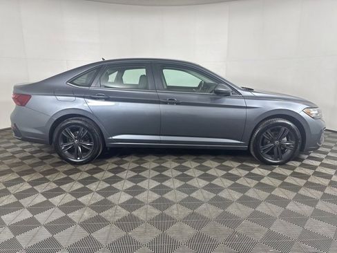 Certified 2024 Volkswagen Jetta SE image 2