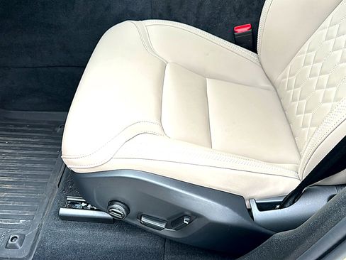 Used 2026 Volvo XC60 B5 Plus w/ Protection Package Premier AWD/4WD image 15